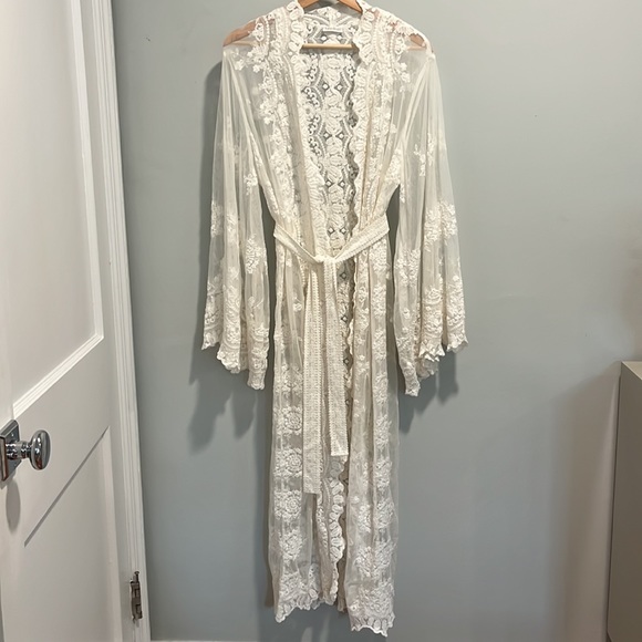 Boho Lace Robe - Picture 6 of 9